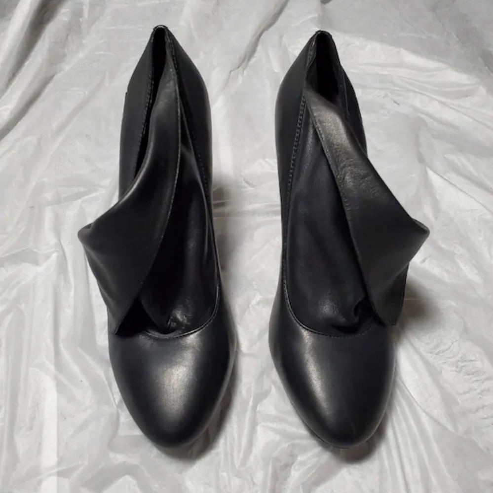 🆕 COACH BLACK LEATHER HEELED BOOTIES